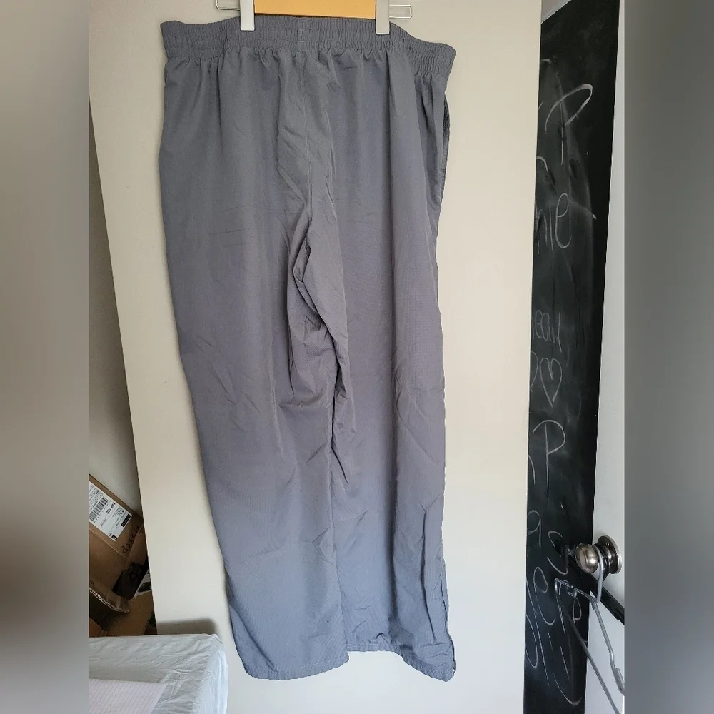 Under Armour Gray  Lightweight Joggers, Size 36. - Picture 2 of 6